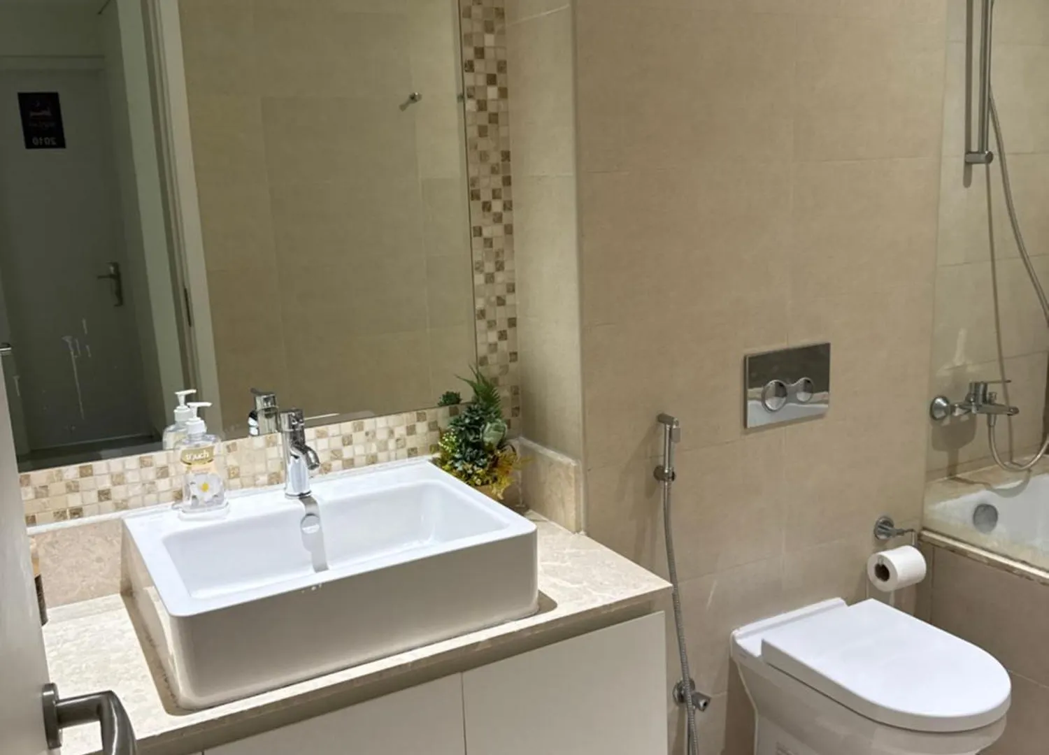 Appartamento Nuchii Ho Stel Dubai