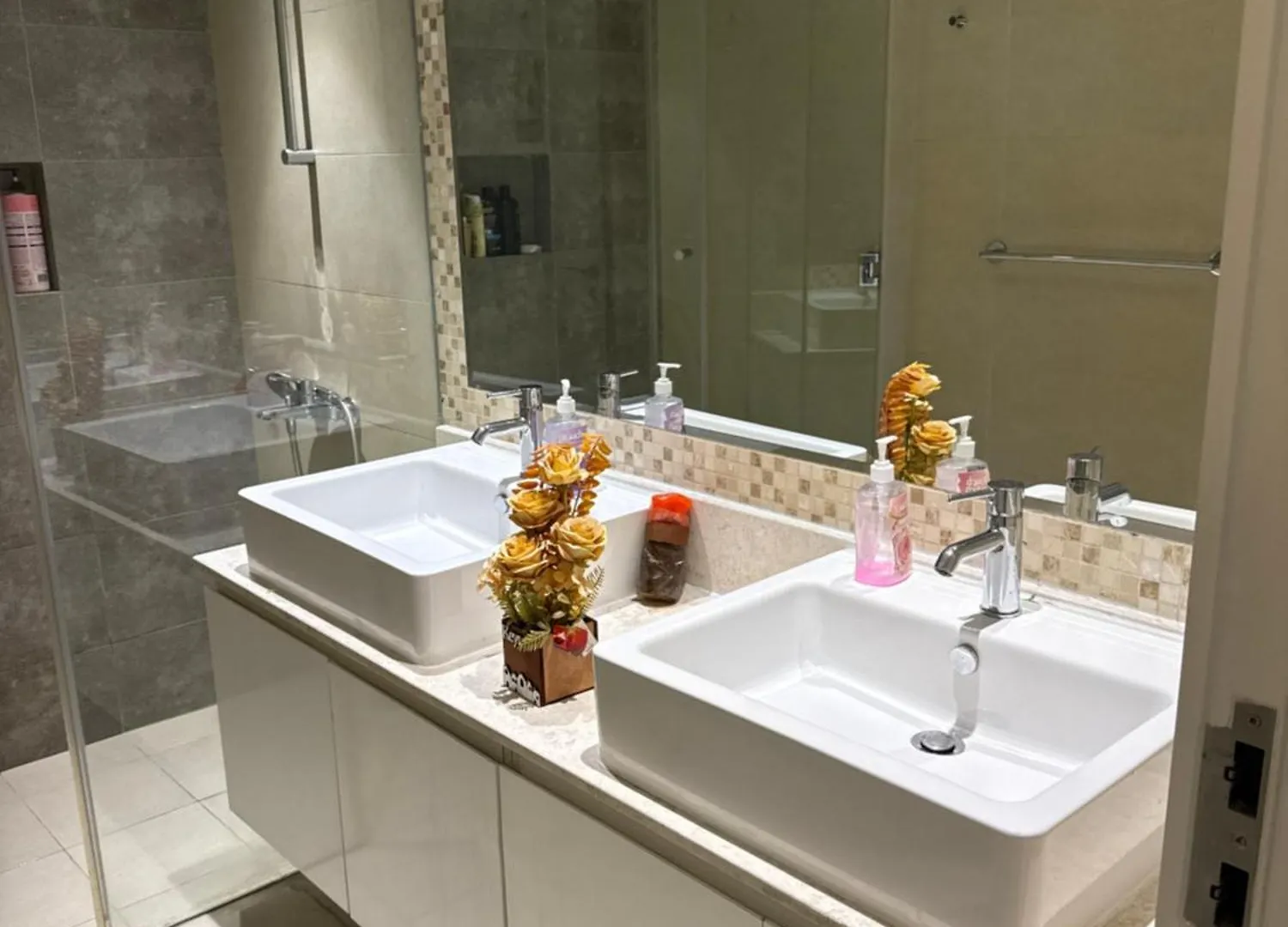 Appartamento Nuchii Ho Stel Dubai